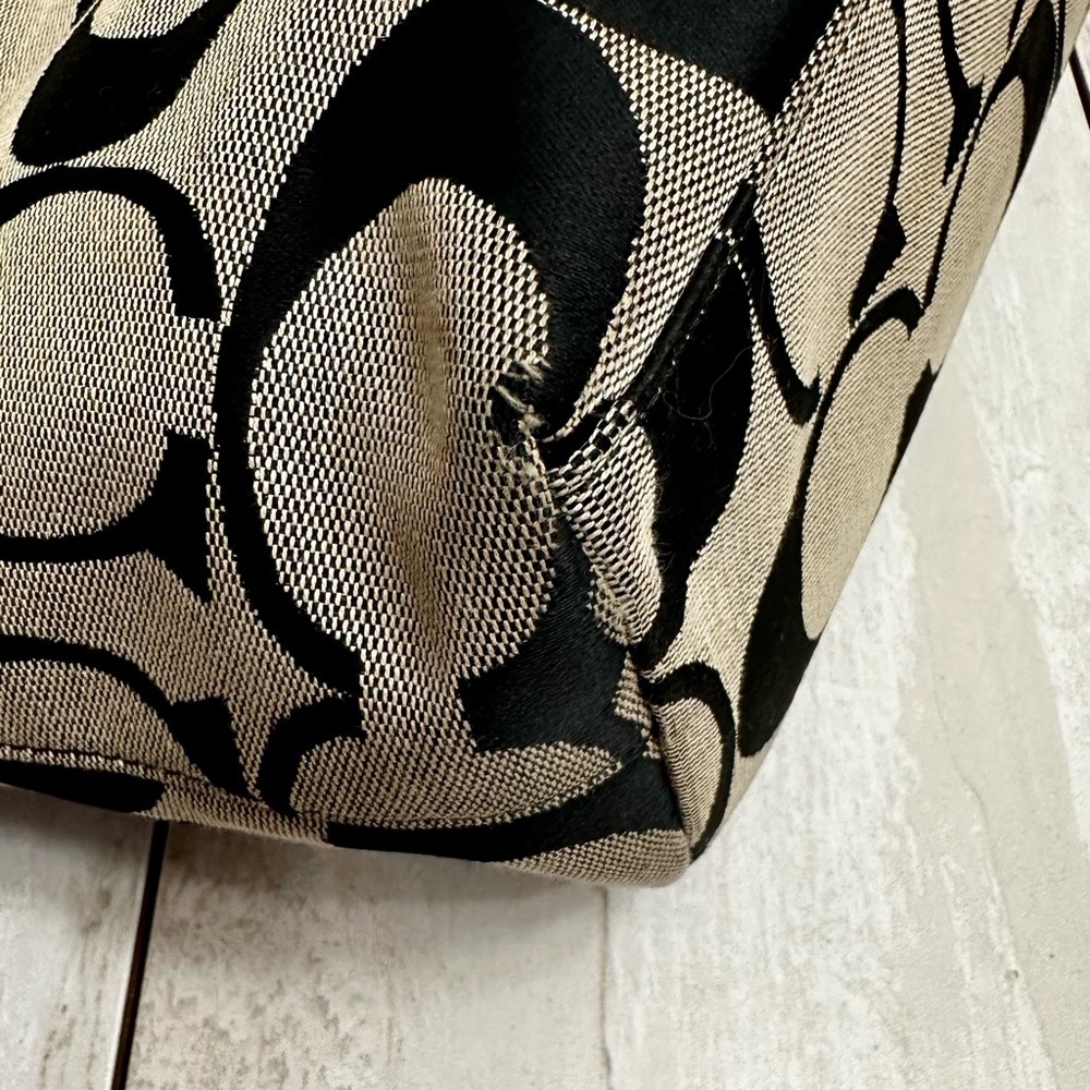 Coach Black and Cream Signature Tote Patent Leather Handles Trim Y2K  Classic - Picture 7 of 16